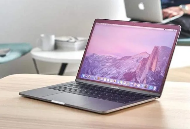 Danh sách laptop chỉnh sửa ảnh video được các dân thiết kế lựa chọn hàng đầu 4 Apple MacBook Pro (13 inch)